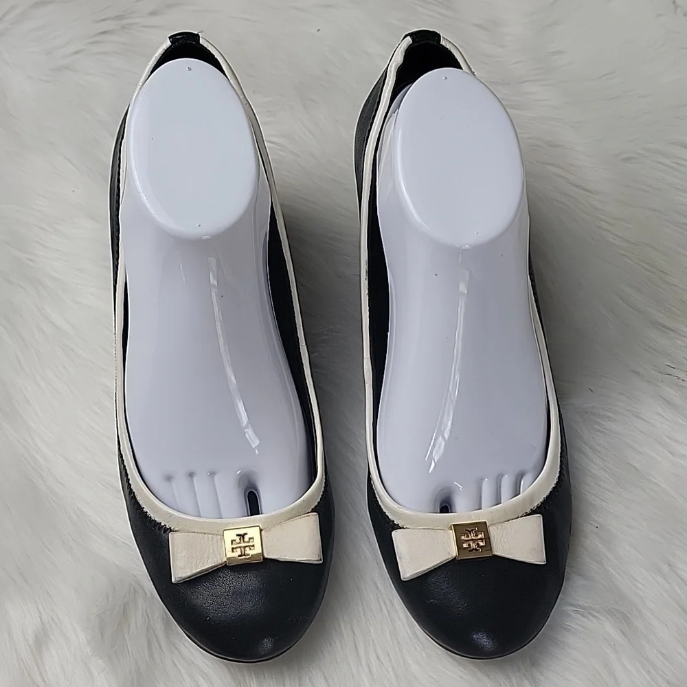 TORY BURCH Navy Blue White Edge Bow Gold Tone Logo Preppy Nautical Wedge Heels 9